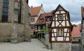 Altstadthaus neben der Kirche