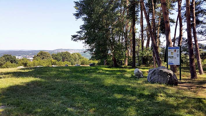 Info-Tafel an den drei Kreuzen