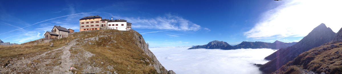 Herbstimpressionen pur: Links das Watzmannhaus, oben Sonnenmeer, unten Nebelmeer