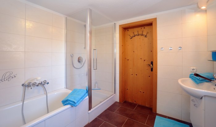 Bad, Dusche,Badewanne,WC