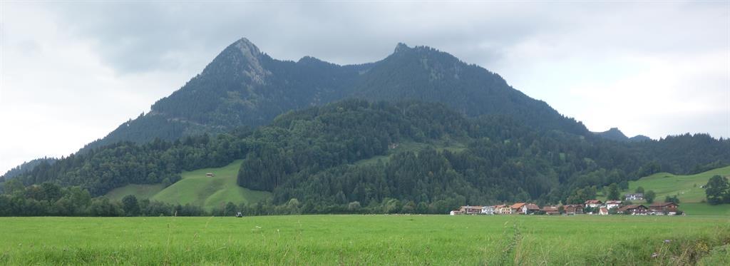 Grünten-Panorama hinter dem Haus
