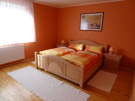 Schlafzimmer in der großen Wohnung