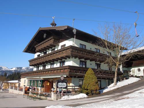 Poschenhof Winter Seitenansicht