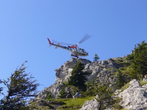 Hubschraubertransport Skulpturen Nockstein Koppl