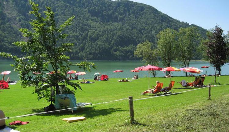 Liegewiese beim Badeplatz Hirschpoint