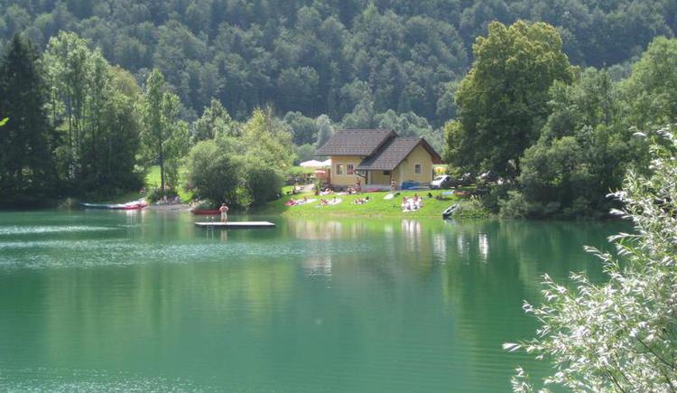 Seestüberl mit Badestrand und Schwimminsel