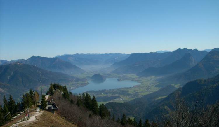 Blick vom 12er Horn auf den Wolfgangsee und Strobl. Dem Startpunkt der Tagesetappe