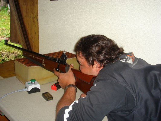 Schütze am Schießstand