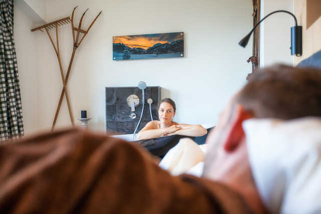 freistehnde Badewanne im Schlafzimmer