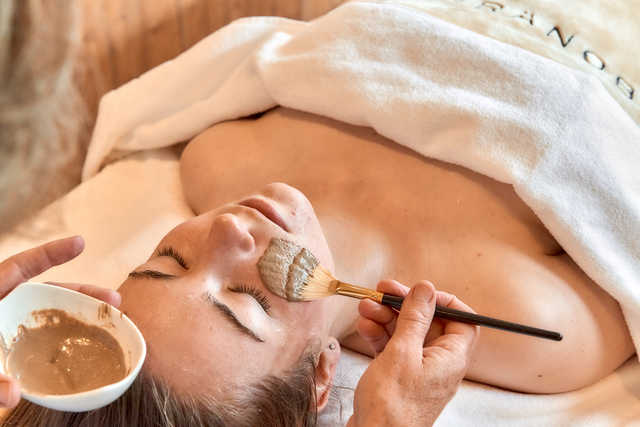 Gesichtsmaske mit Pharmos Natur