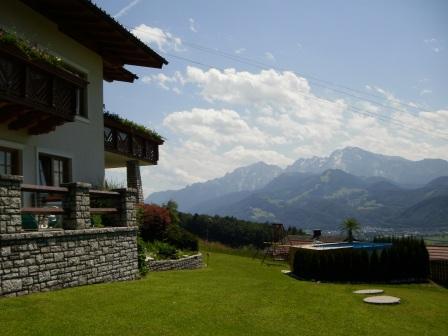 Unser Ausblick und der kleine Pool im Garten