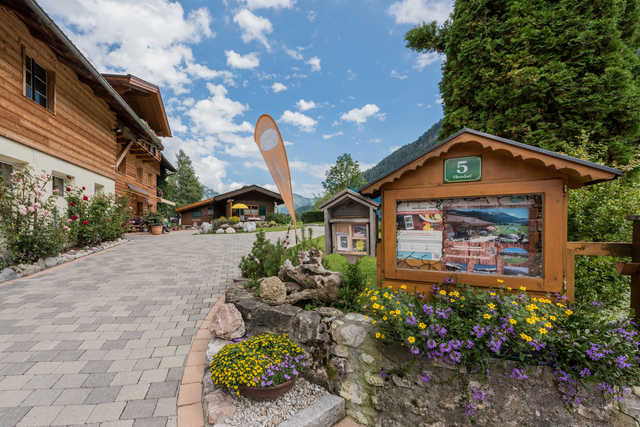 Zufahrt in das Landhaus Maurer