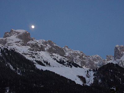 Vollmond über dem Gosaukamm
