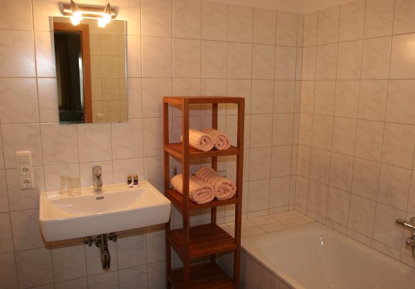 Gasthof Froschauer - Gästezimmer/Bad