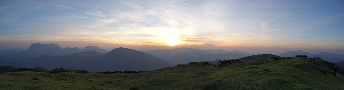 Sonnenuntergang über den Chiemgauer Bergen