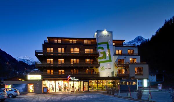 Hausansicht Sommer bei Nacht II