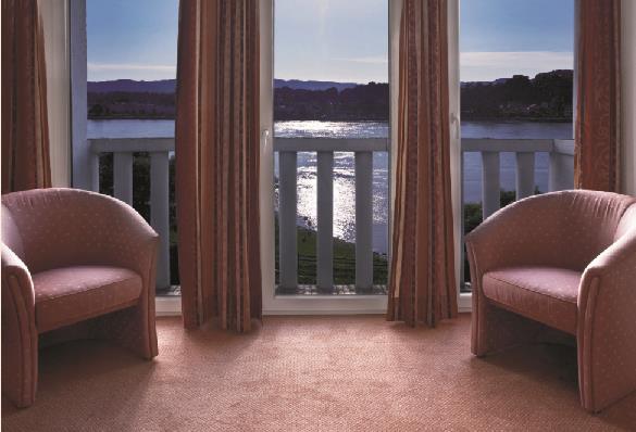 Panoramasuite mit Donaublick