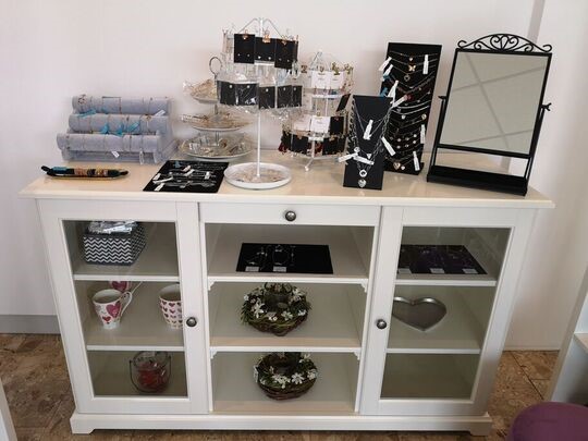 Schmuck im Schauraum