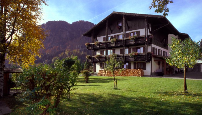 Garten mit Hausansicht