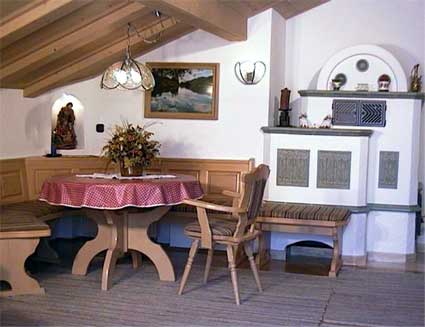 Sitzecke m. Kachelofen