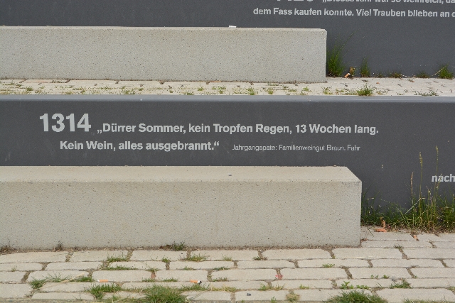 Inschrift an Aussichsplattform &quot;terroir f&quot; bei Volkach