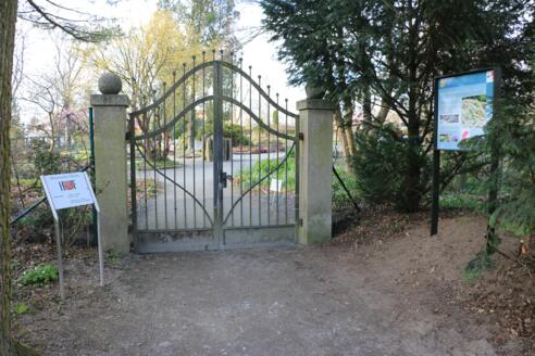 Eingang zum Botanischen Garten Hof, Infotafel Geopfad Theresienstein