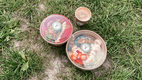 Smoothie Bowls und leckerer Cappuccino aus Wagners Juicery 