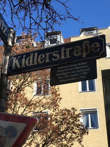 Das Straßenschild der Kidlerstraße in München