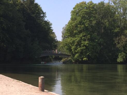 Surferwelle Thalkirchen bei der Brücke