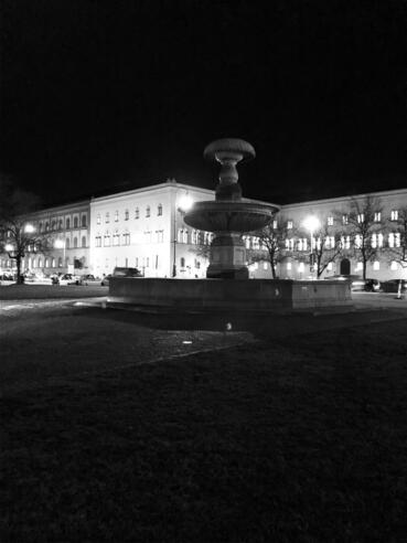 Professor-Huber-Platz