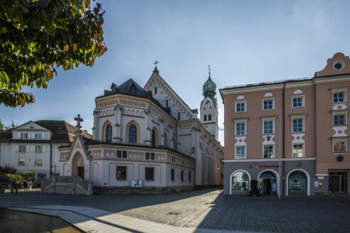 Stadtpfarrkirche St. Nikolaus am Ludwigsplatz