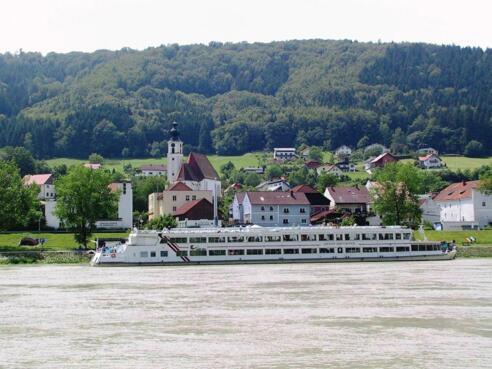 Donau-Schiff.jpg