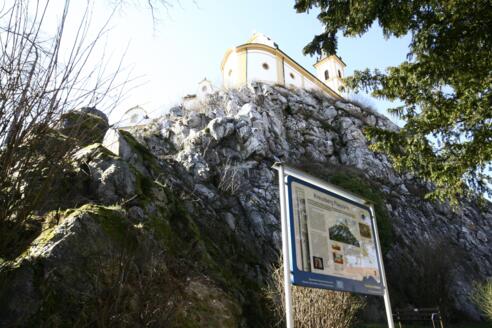 Infotafel "Bayerns schönste Geotope" am Kreuzberg Pleystein
