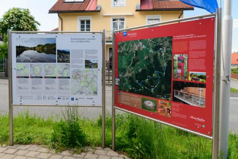 Parkplatz Gästeamt Maierhöfen mit Infotafel
