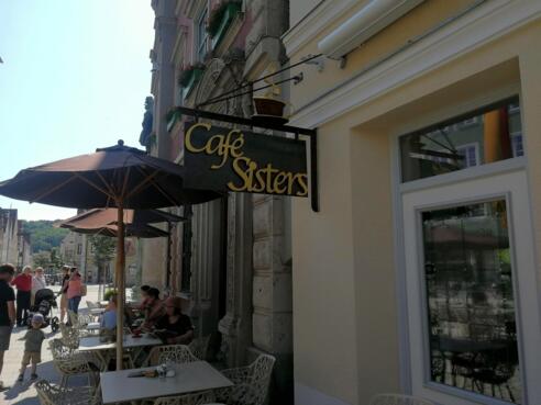 Cafe Sisters I