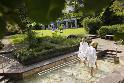 Öffentliche Kneipptretanlage bei der Psychosomatischen Privatklinik