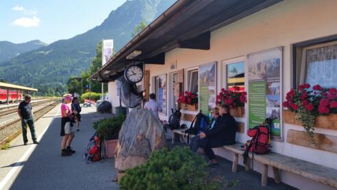 Das OASE AlpinCenter Oberstdorf direkt am Bahnhof (Gleis 1)