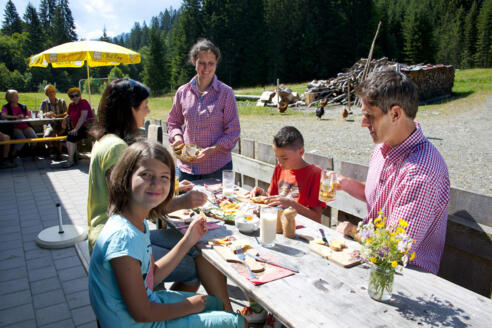 Brotzeit auf der Lenzenalpe in Balderschwang