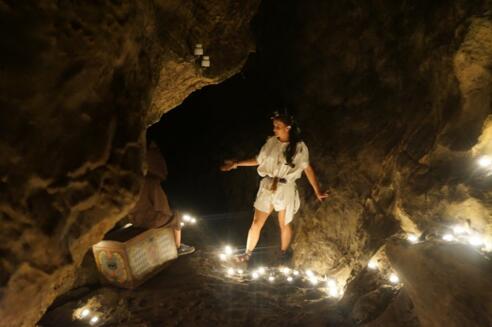Wildes Fräulein in der Sturmannshöhle während der Nostalgieführung in Obermaiselstein