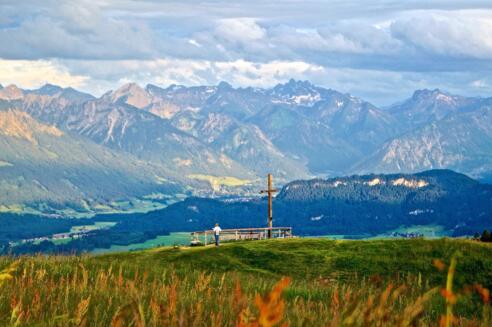 Herbstwandern am Ofterschwanger Horn mit Blick auf die Allgäuer Alpen