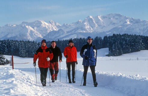 Winterwandern am Attlesee bei Nesselwang im Allgäu