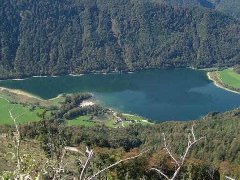 Blick auf den Hintersee - Beachvolleyballplatz