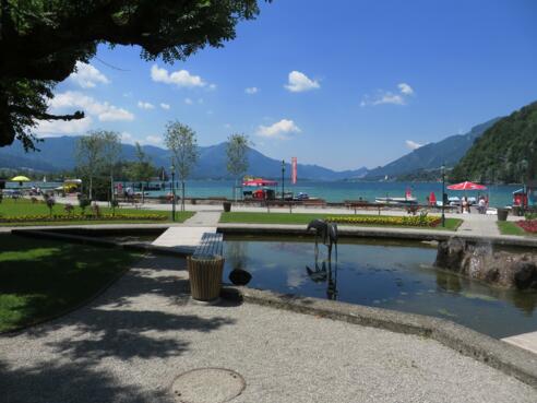 Uferpromenade und Anlegestelle in Strobl