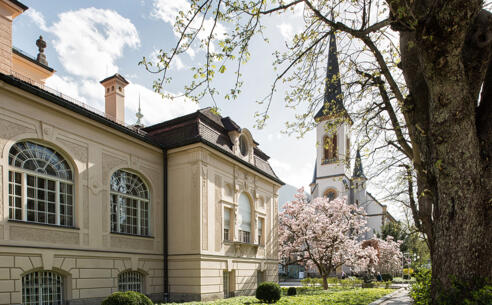 Die evangelische Stadtkirche hinter dem Königlichen Kurhaus Bad Reichenahll
