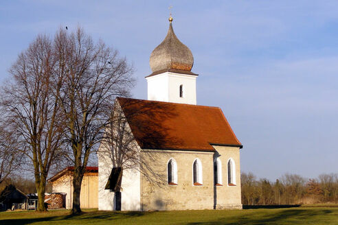 Außenansicht der Filialkirche St. Johannes in Westerham