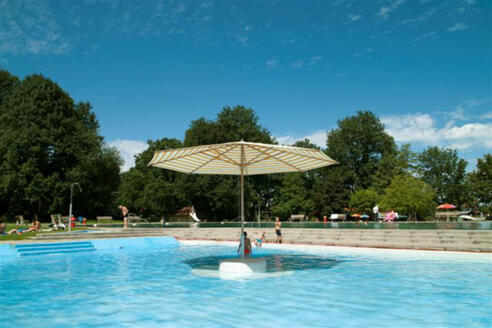 Schwimmbad Au bei Bad Feilnbach.