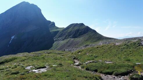 Westseite des Tschingel vom Bathümeljoch rechts, 2305m.