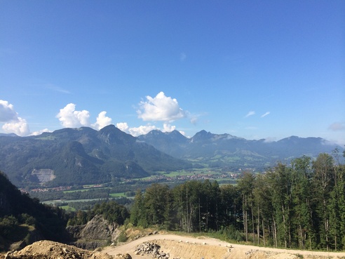 Ausblick auf Hochsalwand (1625m) und Farrenpoint (1273m)