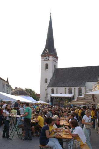 Marktplatz mit Krche