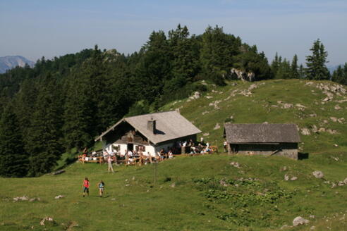 Inzell-Gamsknogel: Rast auf der Kohleralm und sich die Almbrotzeit schmecken lassen